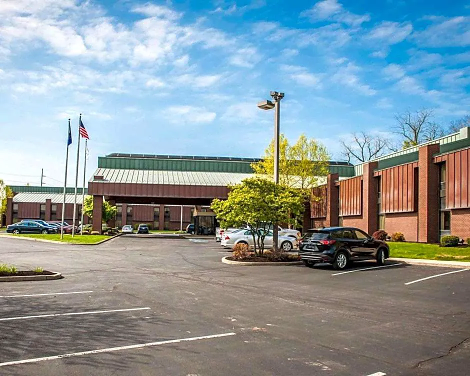 Quality Inn Indy Castleton hotel hero