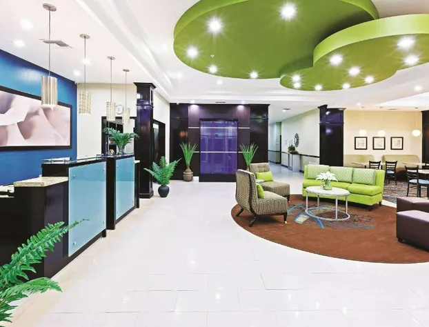 La Quinta Inn & Suites by Wyndham Marshall hotel detail image 2