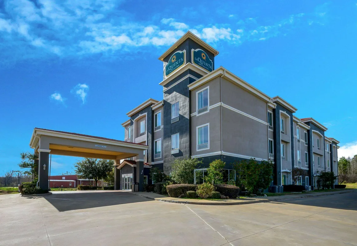 La Quinta Inn & Suites by Wyndham Marshall hotel hero