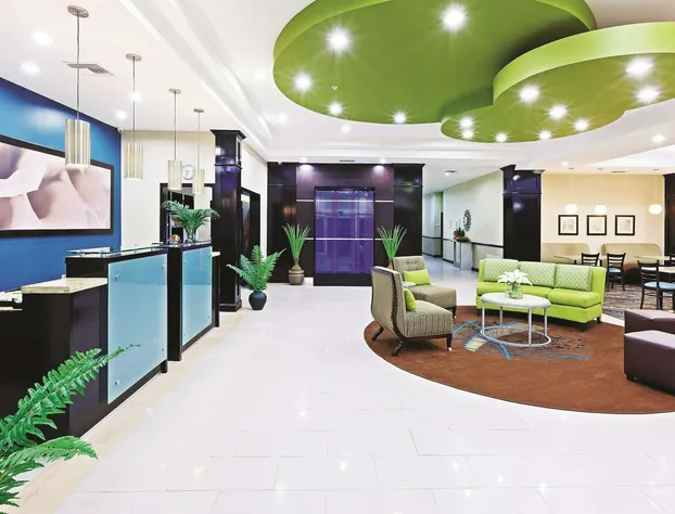 La Quinta Inn & Suites by Wyndham Marshall hotel detail image 2