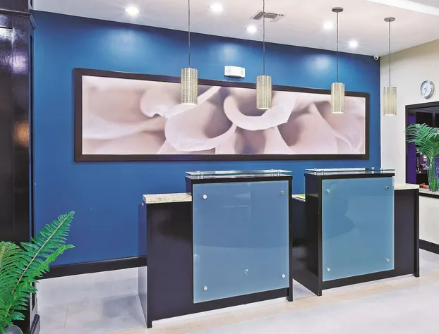 La Quinta Inn & Suites by Wyndham Marshall hotel detail image 4