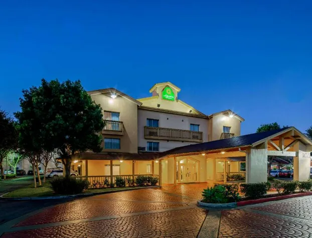 La Quinta Inn & Suites by Wyndham Irvine Spectrum hotel detail image 1