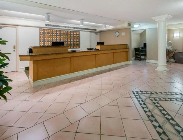 La Quinta Inn & Suites by Wyndham Irvine Spectrum hotel detail image 4