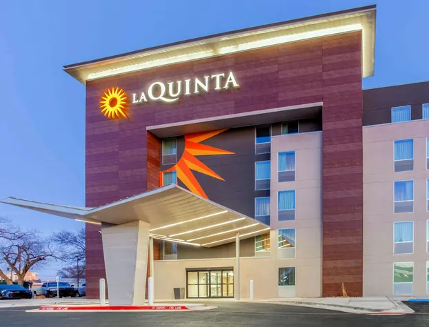 La Quinta Inn & Suites by Wyndham Lubbock West Medical Centr hotel detail image 4