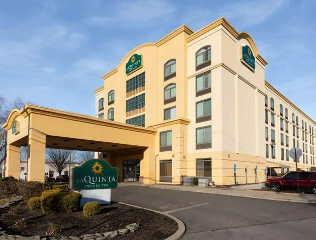 La Quinta Inn & Suites by Wyndham Garden City hotel detail image 1