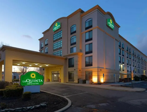 La Quinta Inn & Suites by Wyndham Garden City hotel detail image 4