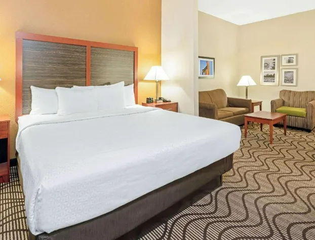 La Quinta Inn & Suites by Wyndham Midwest City - Tinker AFB hotel detail image 4