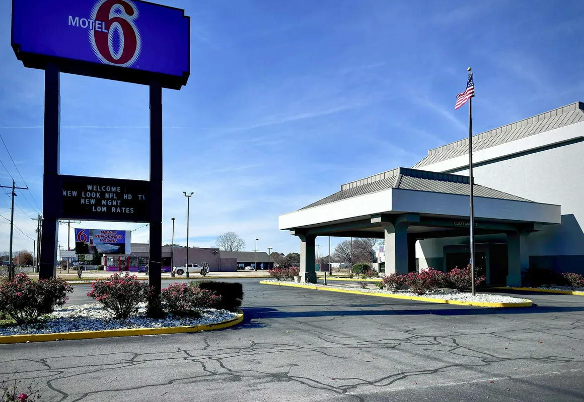 Motel 6 Pine Bluff, AR hotel hero
