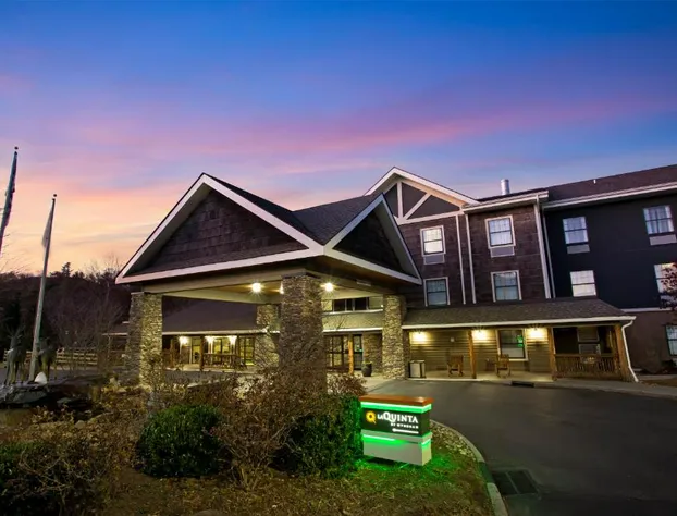 La Quinta Inn & Suites by Wyndham Boone University hotel detail image 3