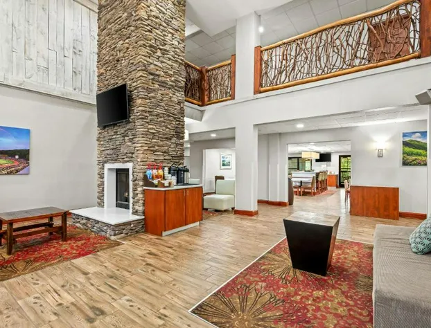 La Quinta Inn & Suites by Wyndham Boone University hotel detail image 4