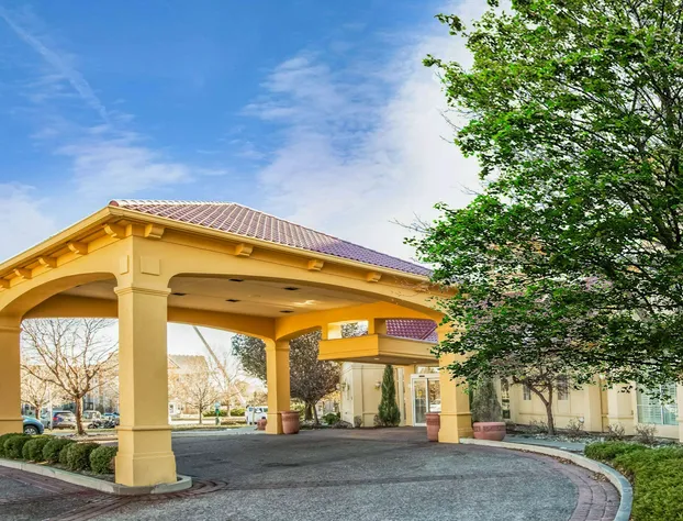La Quinta Inn & Suites by Wyndham Colorado Springs South AP hotel detail image 4