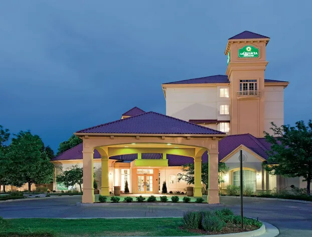 La Quinta Inn & Suites by Wyndham Colorado Springs South AP hotel detail image 2