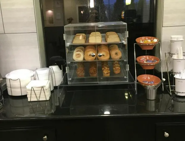 La Quinta Inn & Suites by Wyndham Louisville East hotel detail image 4