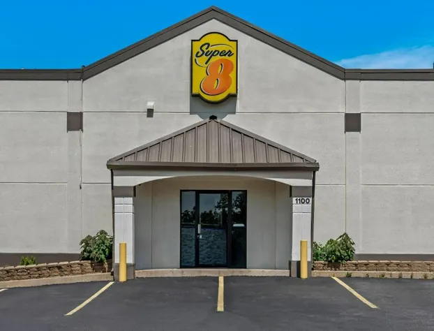 Super 8 by Wyndham Brownsburg hotel detail image 2