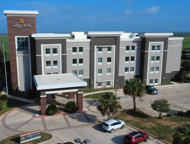 La Quinta Inn & Suites by Wyndham Pearsall hotel detail image 2