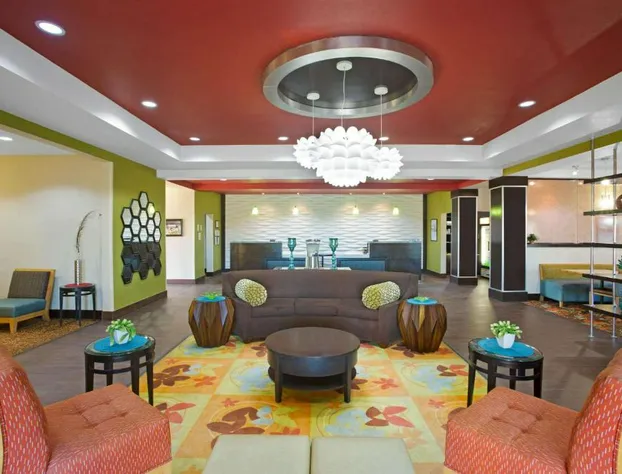 La Quinta Inn & Suites by Wyndham Pearsall hotel detail image 4