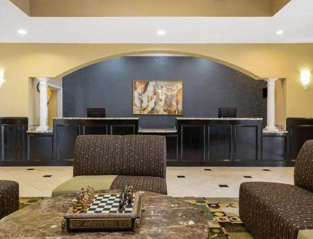 La Quinta Inn & Suites by Wyndham Pearland - Houston South hotel detail image 3