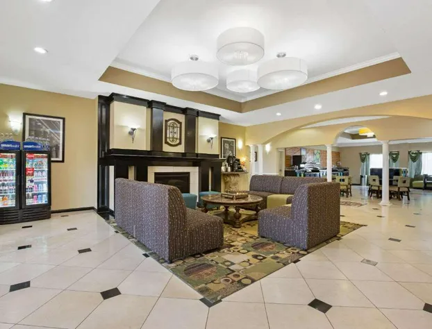 La Quinta Inn & Suites by Wyndham Pearland - Houston South hotel detail image 4