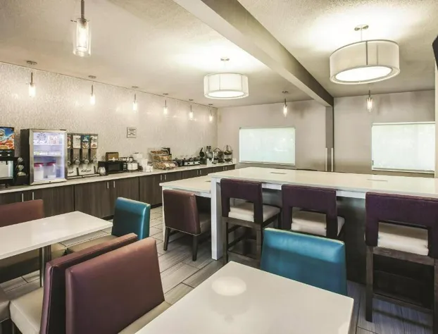 La Quinta Inn by Wyndham Indianapolis North at Pyramids hotel detail image 4