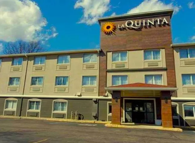 La Quinta Inn by Wyndham Indianapolis North at Pyramids hotel detail image 1