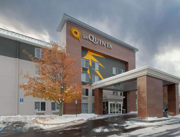La Quinta Inn & Suites by Wyndham Detroit Utica hotel detail image 4
