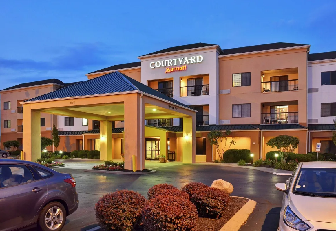 Courtyard by Marriott Indianapolis South hotel hero