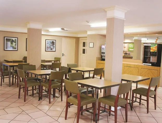 La Quinta Inn by Wyndham Houston Greenway Plaza Medical Area hotel detail image 4