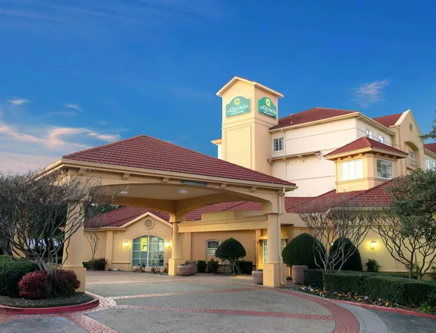 La Quinta Inn & Suites by Wyndham Dallas Arlington South hotel detail image 1