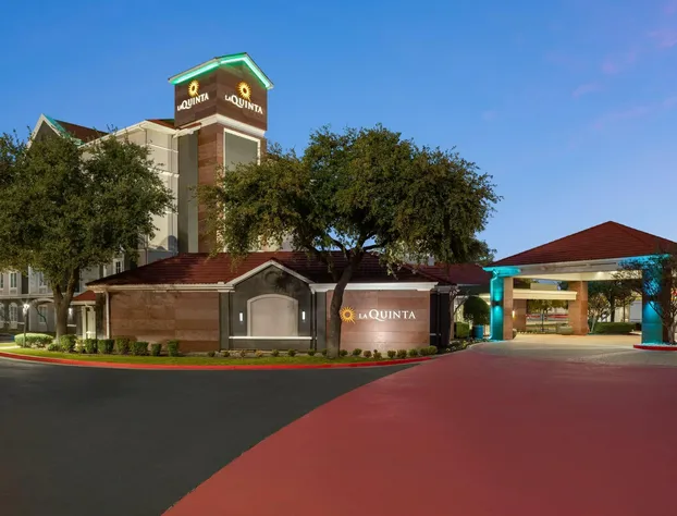 La Quinta Inn & Suites by Wyndham Dallas Arlington South hotel detail image 1