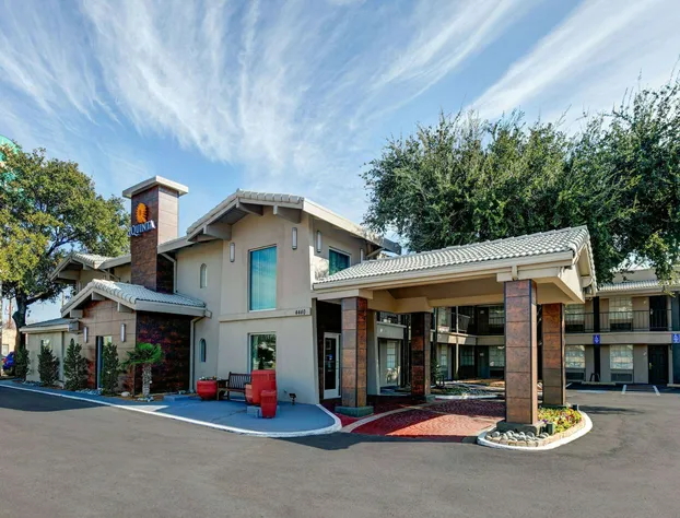 La Quinta Inn by Wyndham Dallas Uptown hotel detail image 2