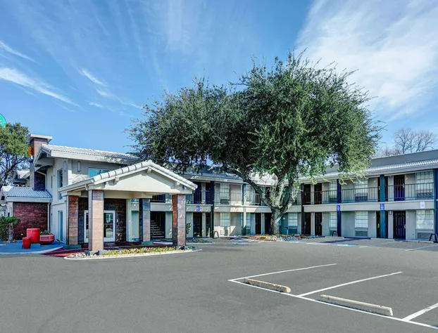 La Quinta Inn by Wyndham Dallas Uptown hotel detail image 3