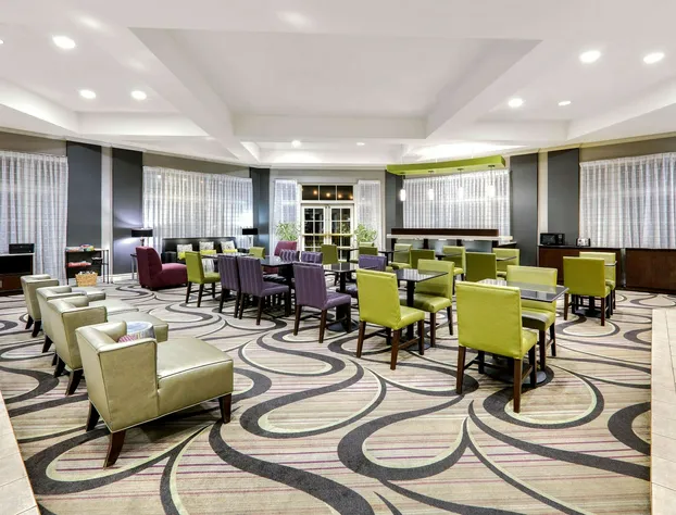 La Quinta Inn & Suites by Wyndham Dallas North Central hotel detail image 3