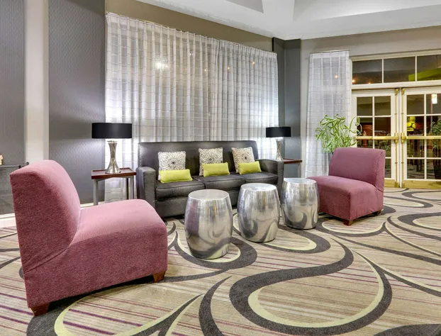La Quinta Inn & Suites by Wyndham Dallas North Central hotel detail image 4