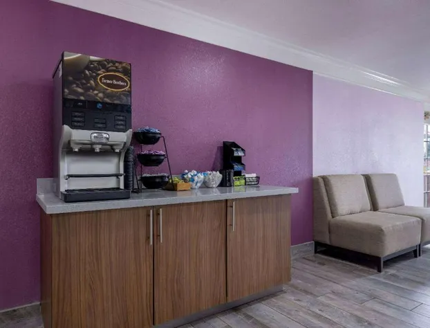 La Quinta Inn by Wyndham Kansas City Lenexa hotel detail image 3