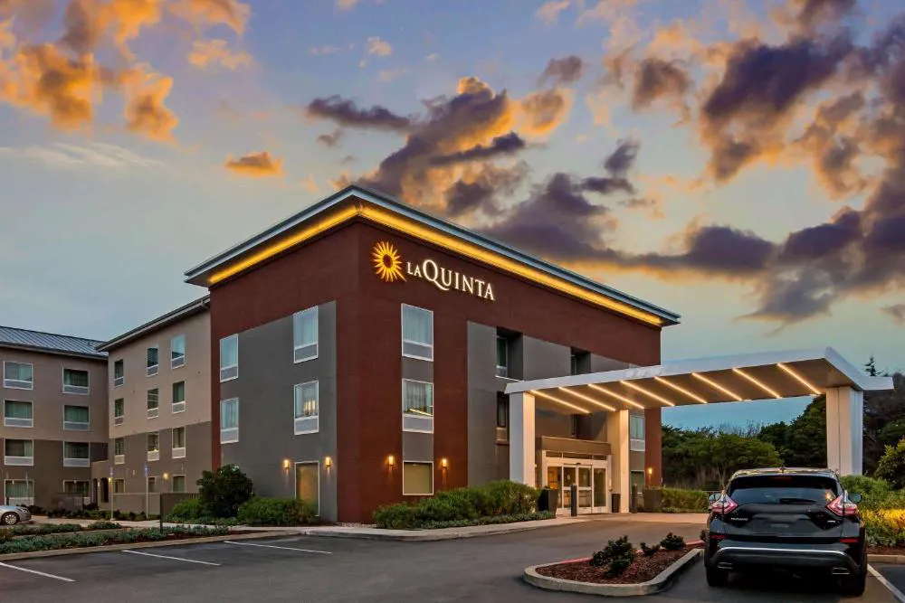La Quinta Inn & Suites by Wyndham San Francisco Airport N hotel hero