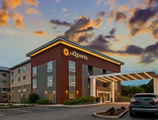 La Quinta Inn & Suites by Wyndham San Francisco Airport N hotel detail image 1