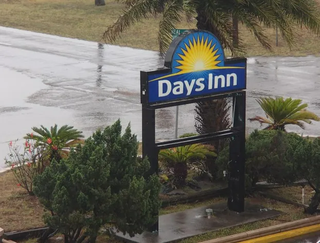 Days Inn by Wyndham Corpus Christi Beach hotel detail image 1