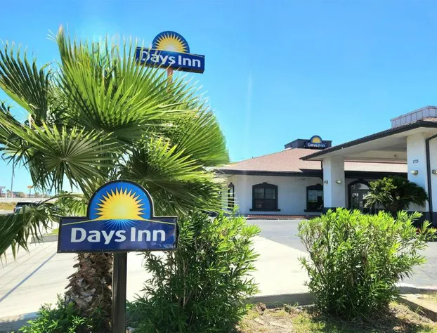 Days Inn by Wyndham Portland/Corpus Christi hotel detail image 1