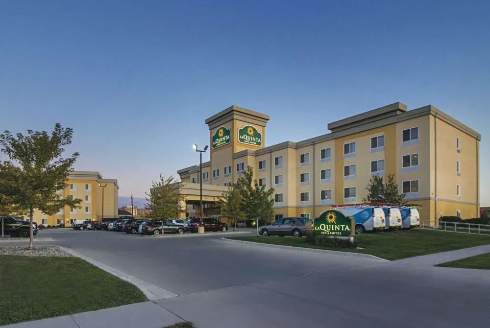 La Quinta Inn & Suites by Wyndham Fargo-Medical Center hotel hero