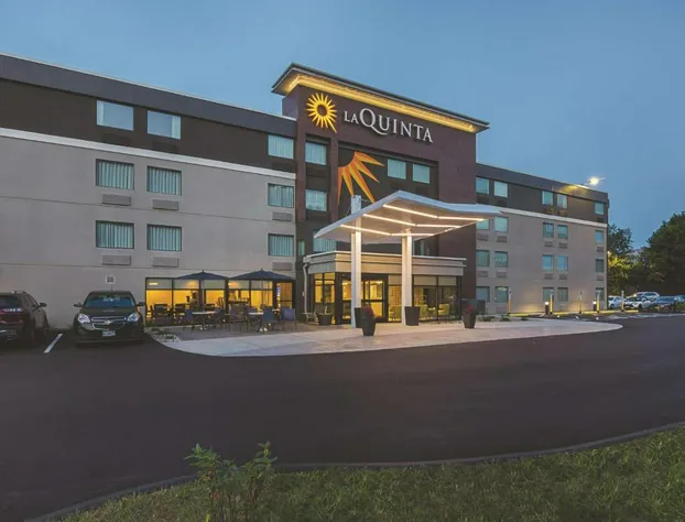 La Quinta Inn & Suites by Wyndham Portland DT/Maine Med hotel detail image 1