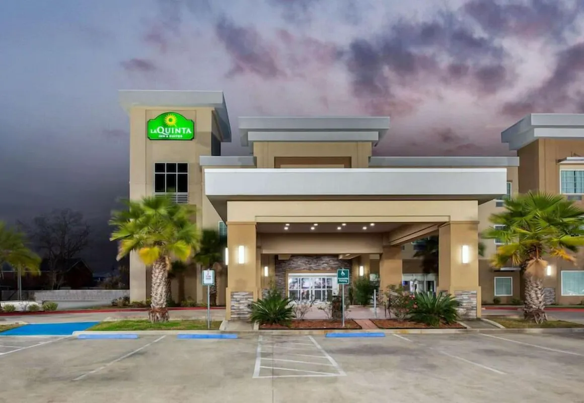 La Quinta Inn & Suites by Wyndham Lake Charles Casino Area hotel hero