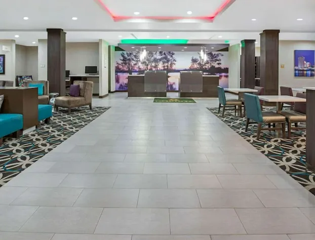 La Quinta Inn & Suites by Wyndham Lake Charles Casino Area hotel detail image 1