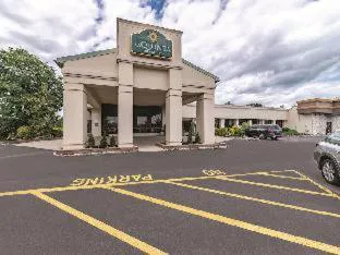 Ramada by Wyndham Fairfield NJ hotel hero