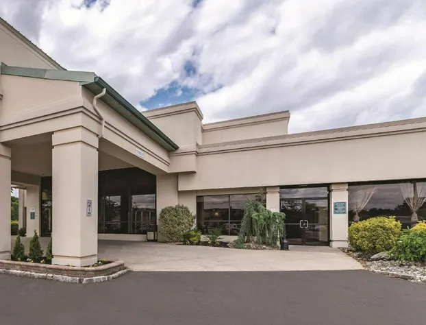 Ramada by Wyndham Fairfield NJ hotel detail image 3