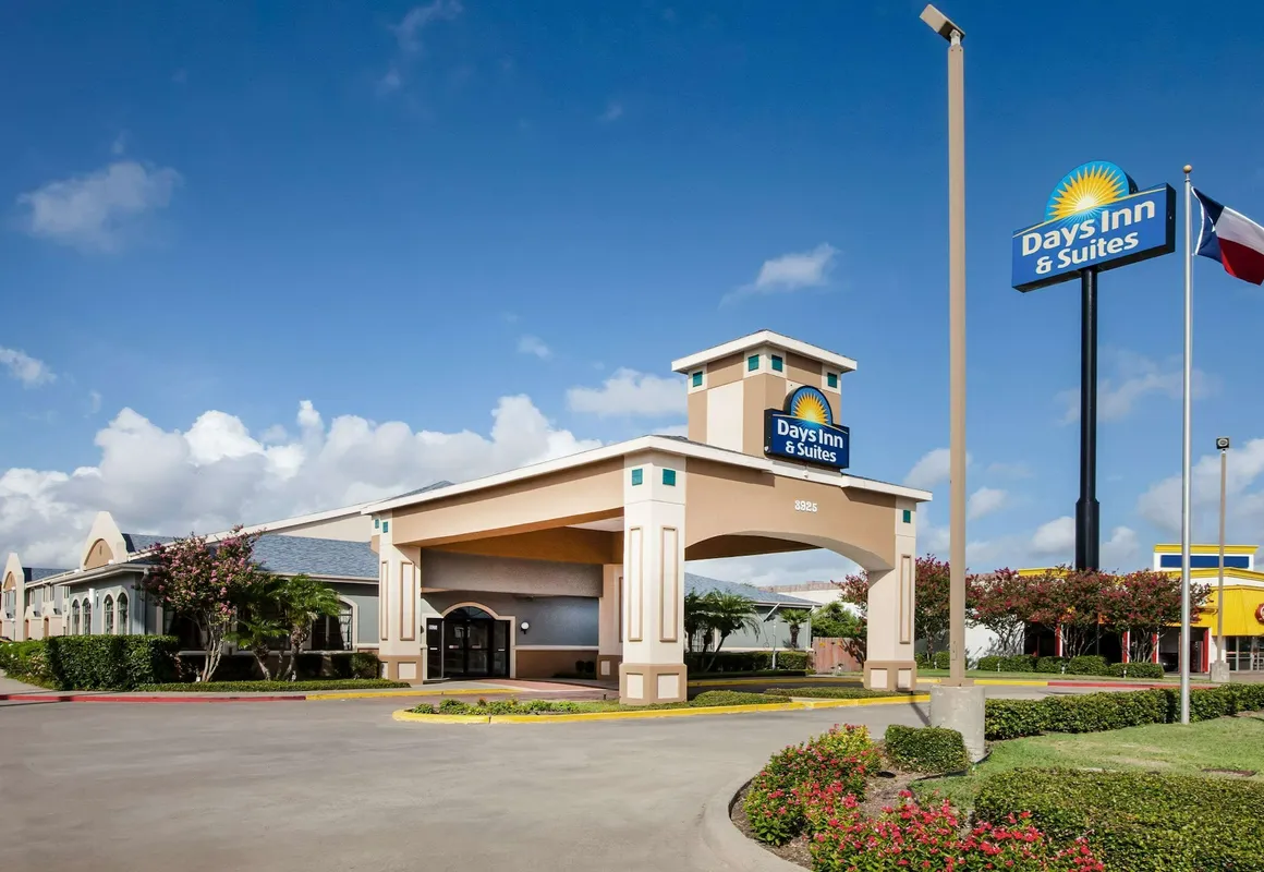Days Inn & Suites by Wyndham Corpus Christi Central hotel hero