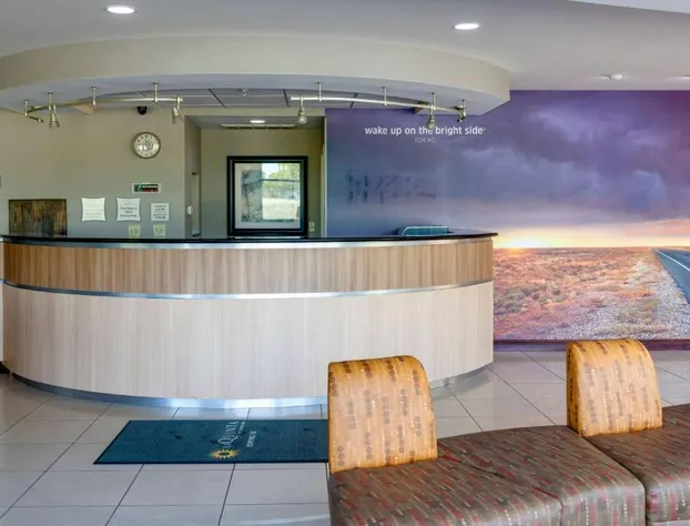 La Quinta Inn & Suites by Wyndham Edmond hotel detail image 3