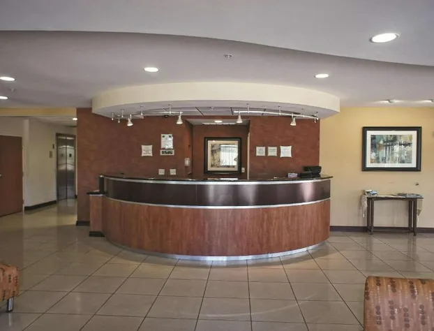 La Quinta Inn & Suites by Wyndham Edmond hotel detail image 4