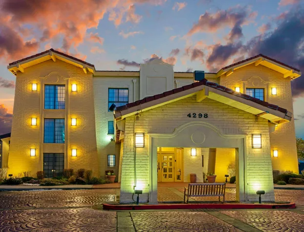 La Quinta Inn by Wyndham Santa Fe hotel detail image 2