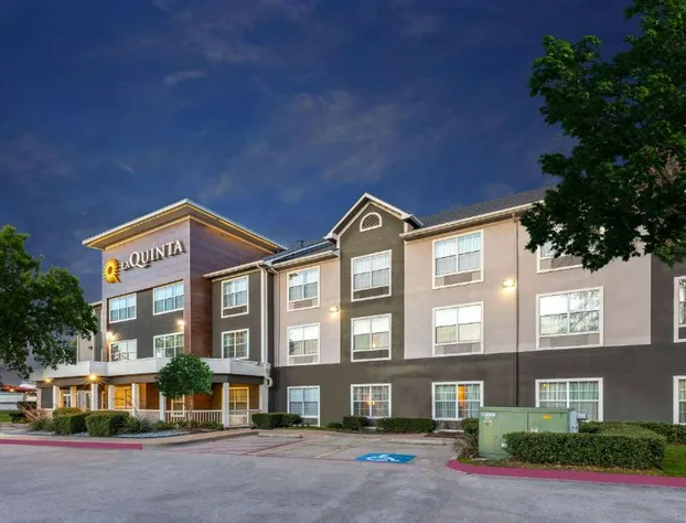 La Quinta Inn & Suites by Wyndham Rockwall hotel detail image 3
