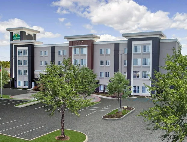 La Quinta Inn & Suites by Wyndham Columbus - Edinburgh hotel detail image 2